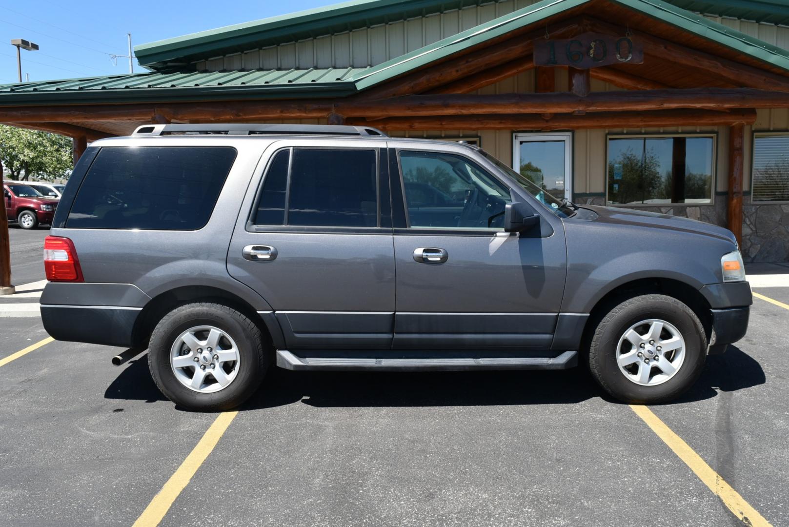 2014 Gray /Beige Ford Expedition XL (1FMJU1G55EE) with an 5.4L V8 engine, 6-Speed Automatic w/ OD transmission, located at 1600 E Hwy 44, Rapid City, SD, 57703, (605) 716-7878, 44.070232, -103.171410 - Photo#4